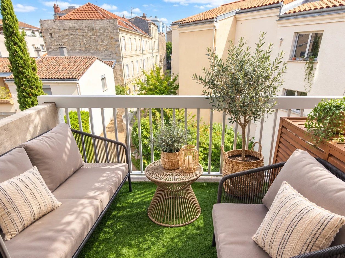 BORDEAUX CHARTRONS APPARTEMENT T4 2 BALCONS PLACE DE PARCKING