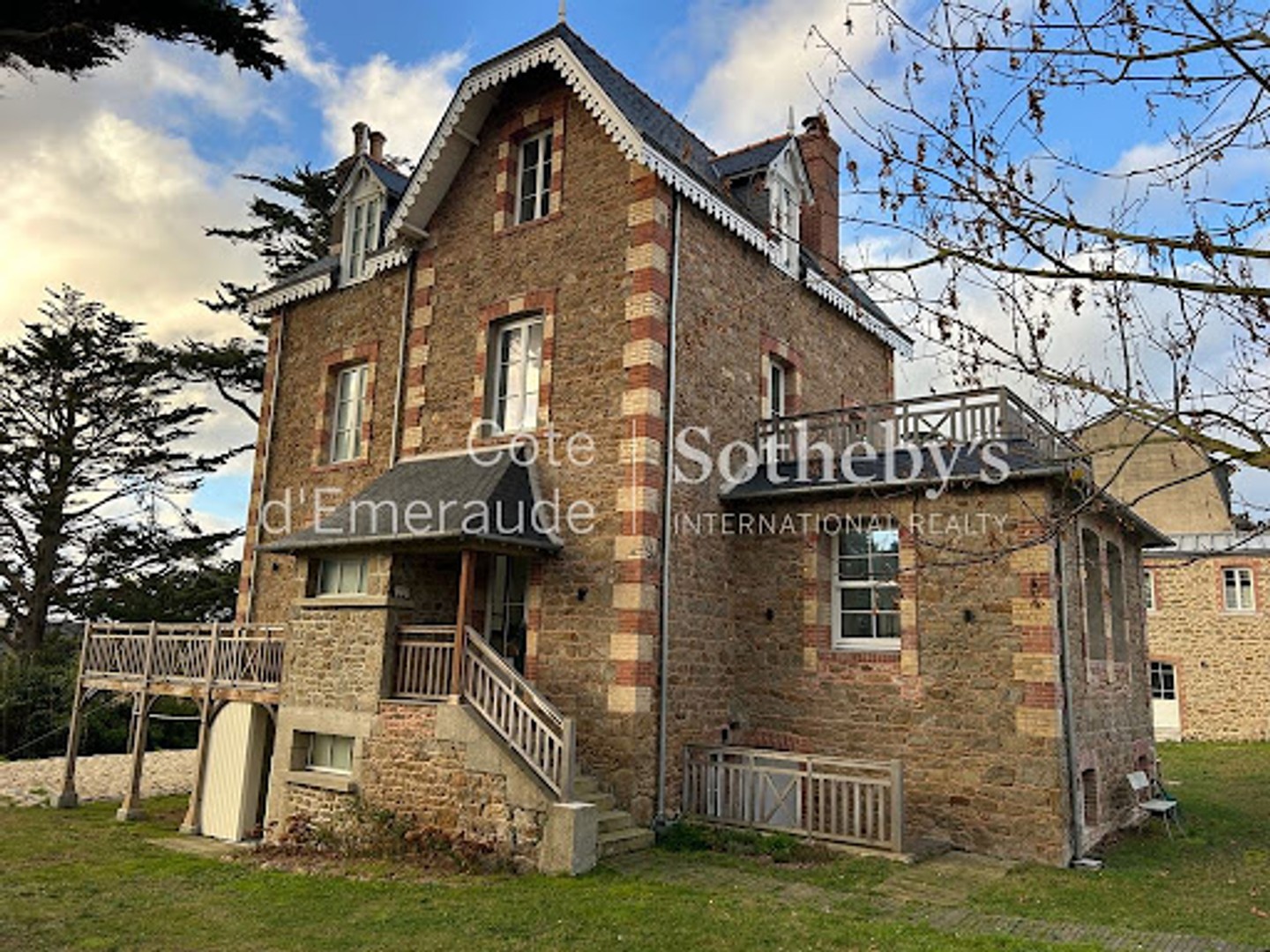 Maison 10 pièces 294 m²