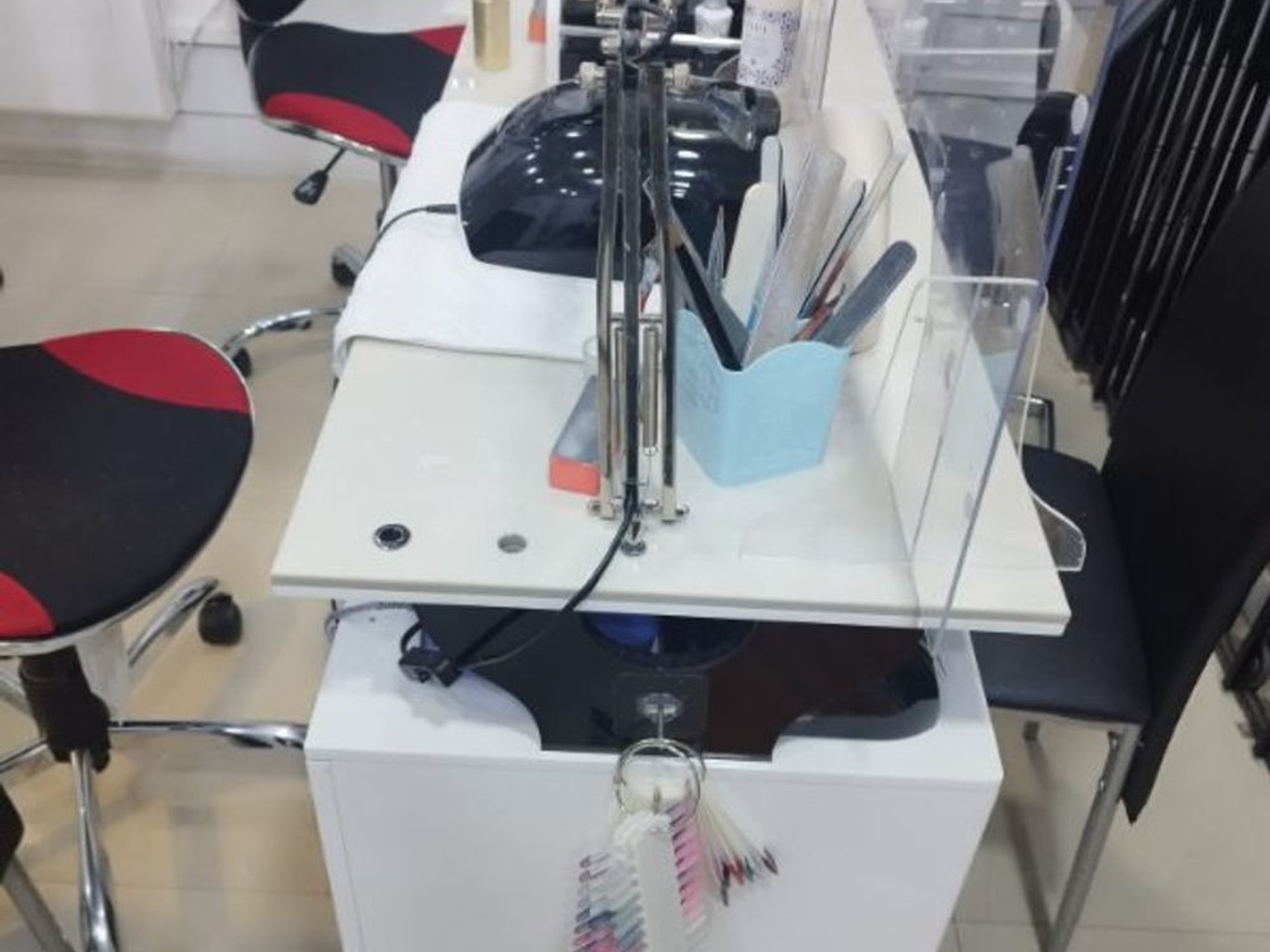 SALON D'ESTHÉTIQUE CLÉ EN MAIN avec 2 salles au sous sol EMPLACEMENT PREMIUM PARIS 11ÈME