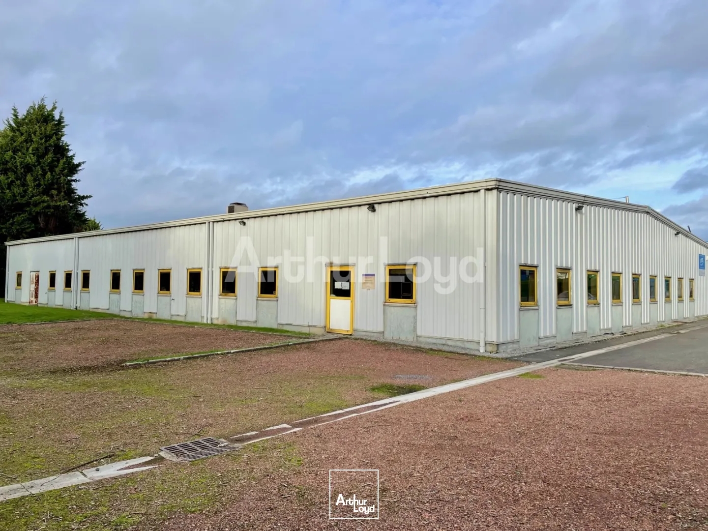 Locaux à vendre - 972m2 - Neuville-En-Ferrain (59960)
