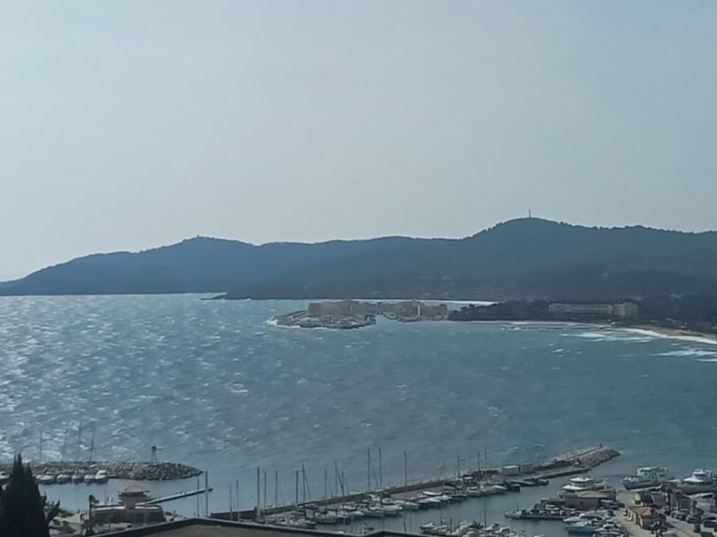 Appartement T3 Le Lavandou - 60 m2 - Belle vue mer - Terrasse - Cave -Parking - Cave