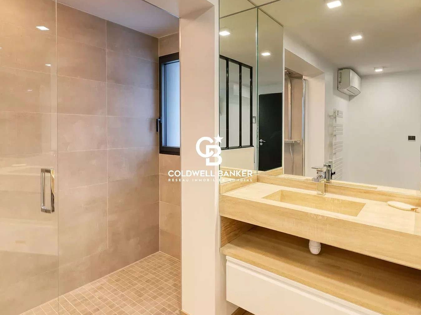 Maison à vendre - 10 pièces - 280m2 - Saint-Georges-De-... (17110)