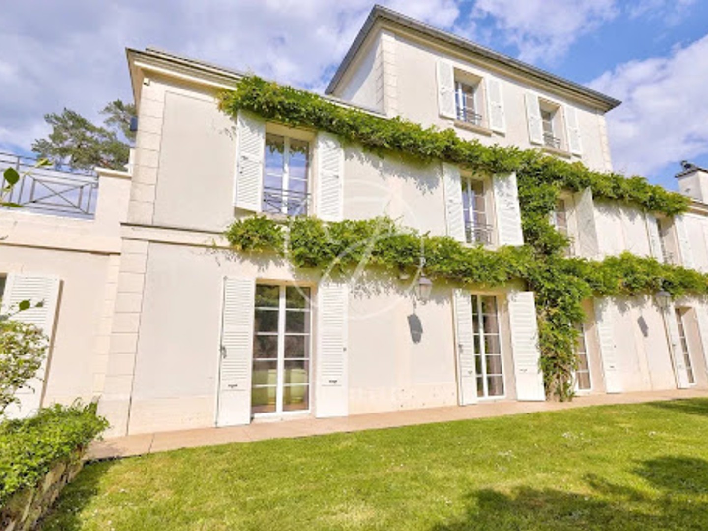 Maison 10 pièces 307 m²