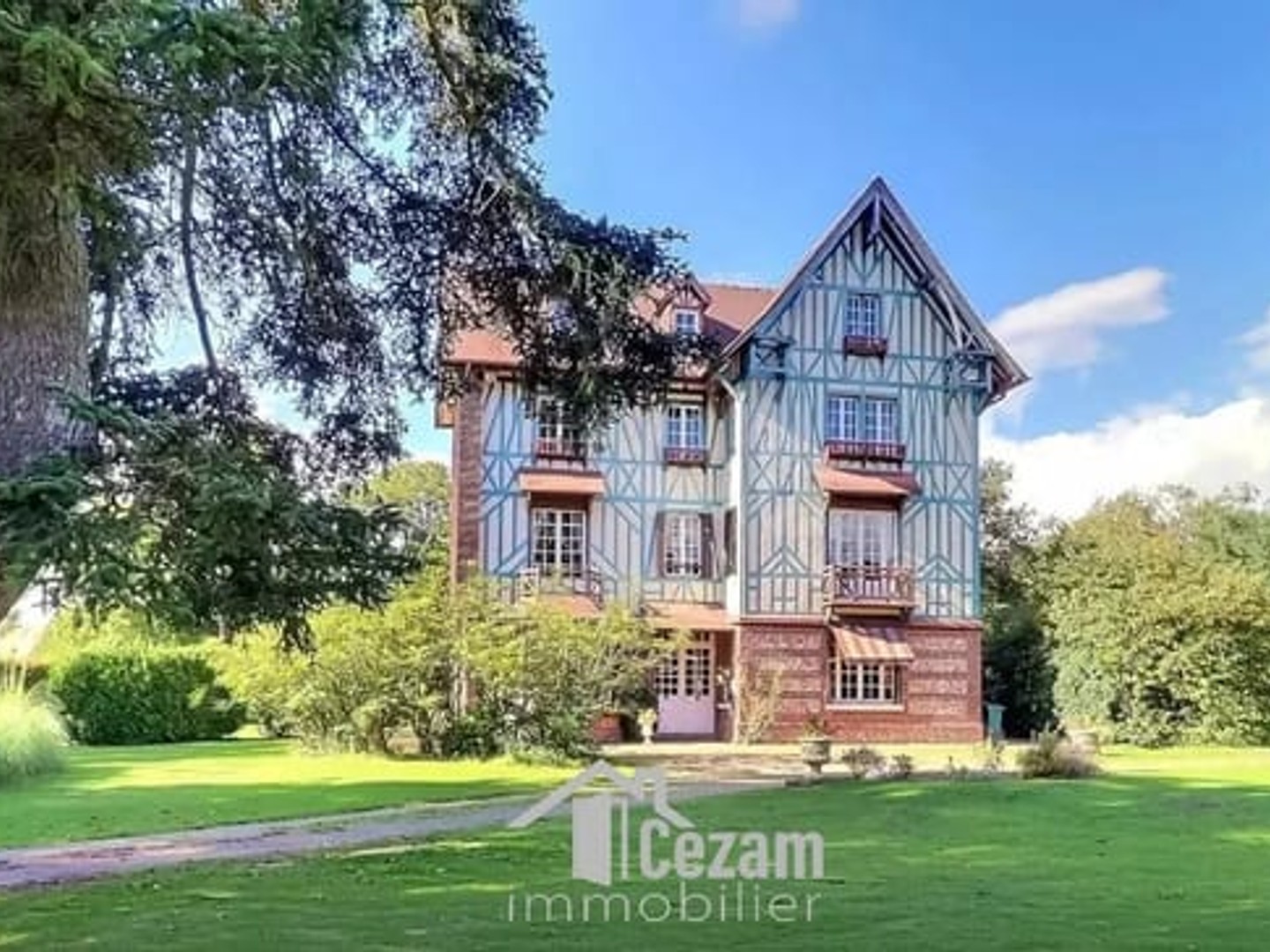 Propriété d'exception réunissant 2 maisons à Heudebouville !