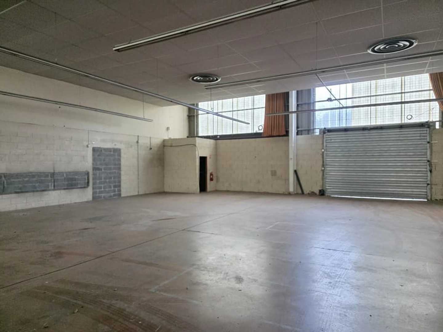 Bureaux 1 pièce 240 m²