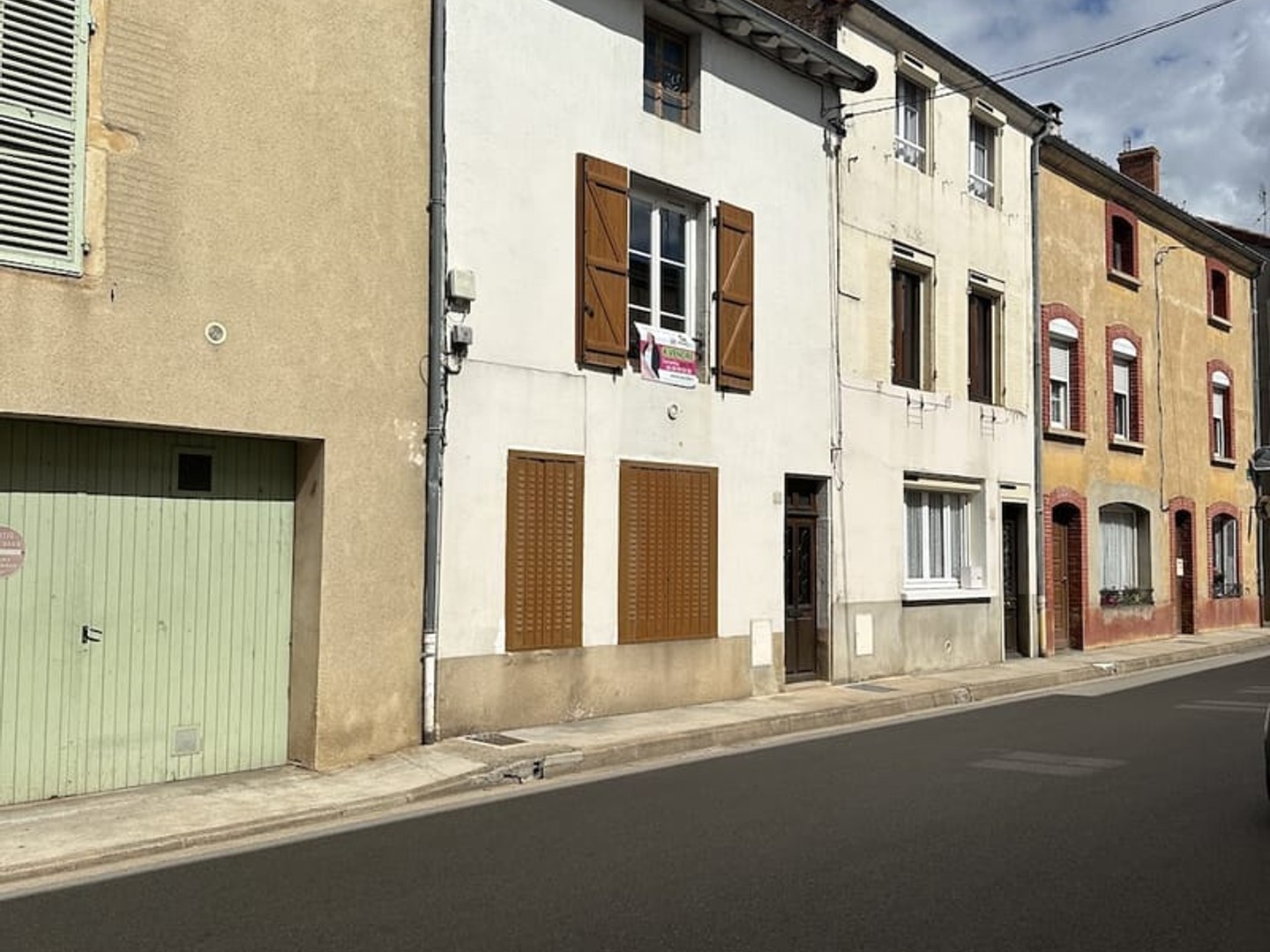 MAISON DE VILLE PROCHE COMMERCES, 92 M2 HAB.