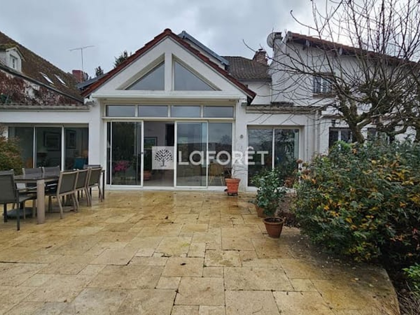 Maison 10 pièces 280 m²