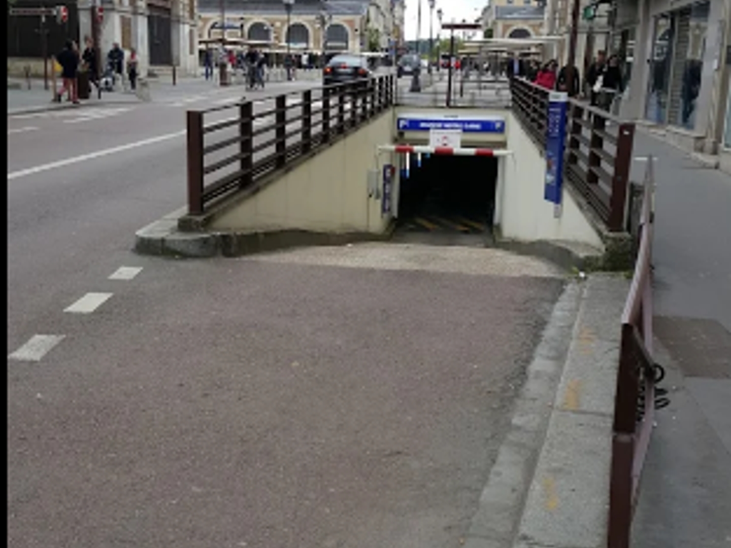 Parking / garage / box à vendre - 13m2 - Versailles (78000)