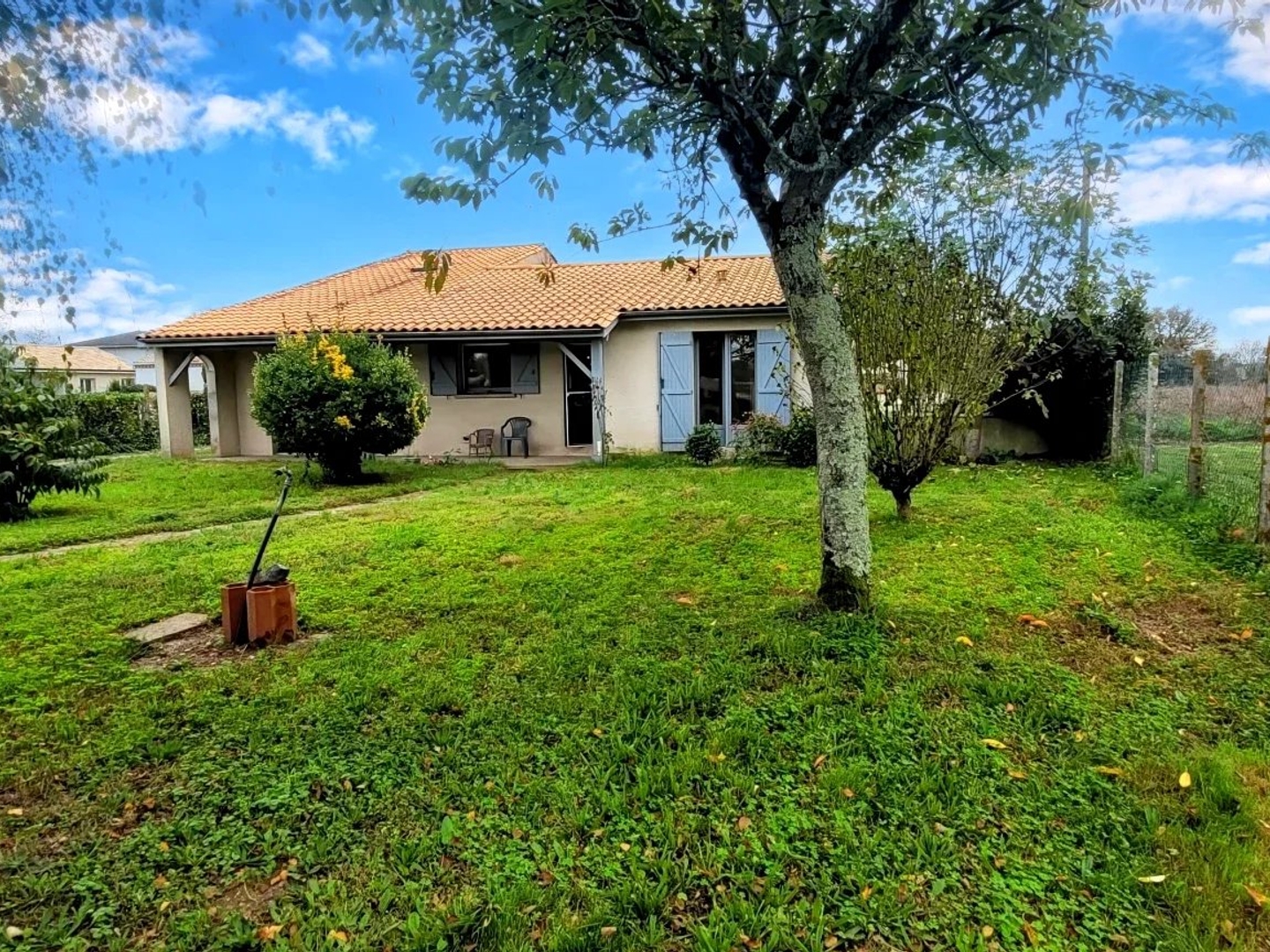 33230 COUTRAS-MAISON 134 M² - 3/4 CHAMBRES-PISCINE-1600M² JARDIN
