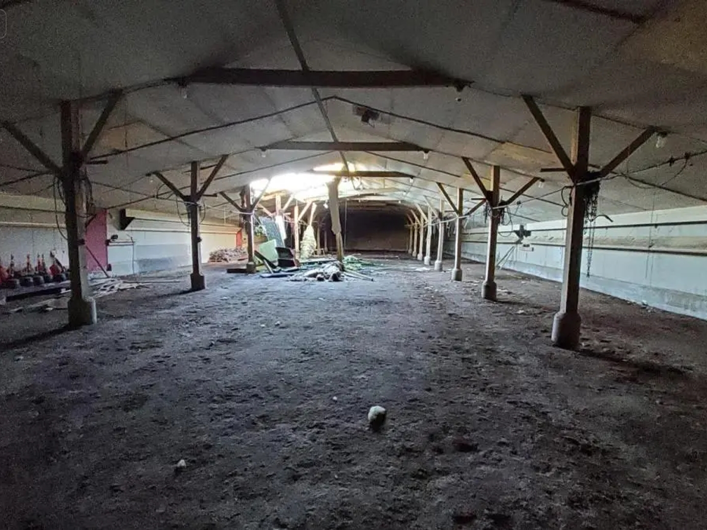 Parking / garage / box à vendre - 1200m2 - Saint-Hernin (29270)
