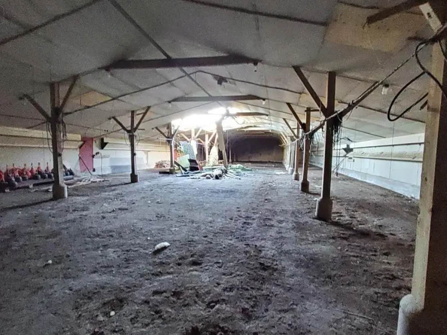 Parking / garage / box à vendre - 1200m2 - Saint-Hernin (29270)