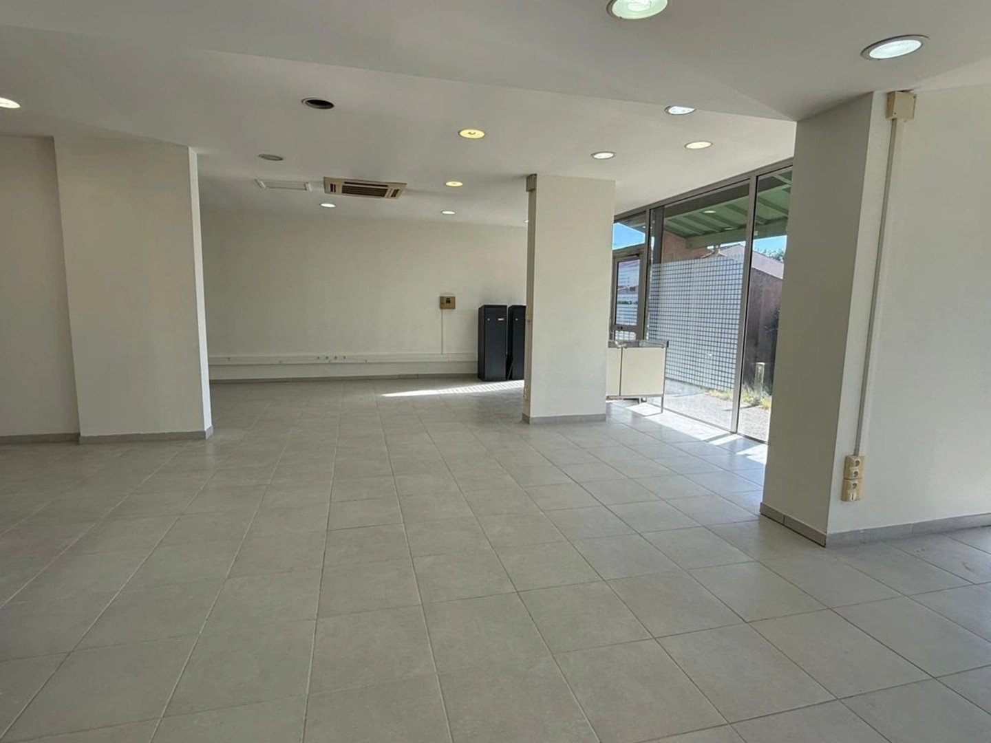 LOCAL PROFESSIONNEL DE 153 M2 ST JEAN