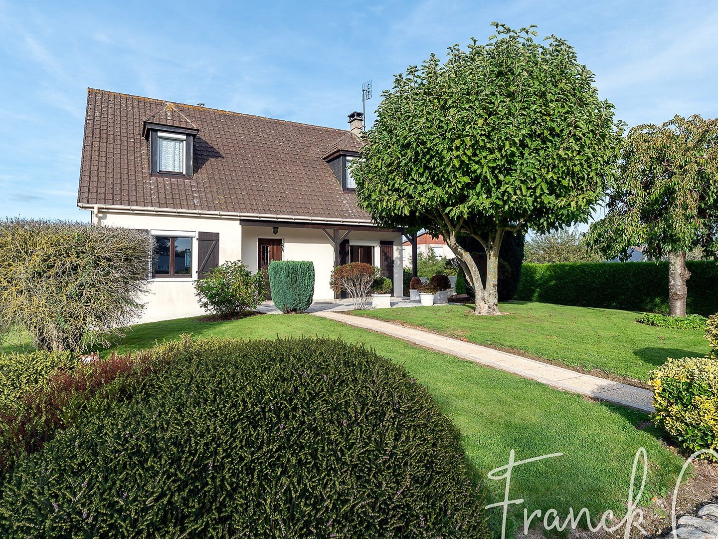 LUNERAY - Pavillon traditionnel avec jardin paysagé et magnif