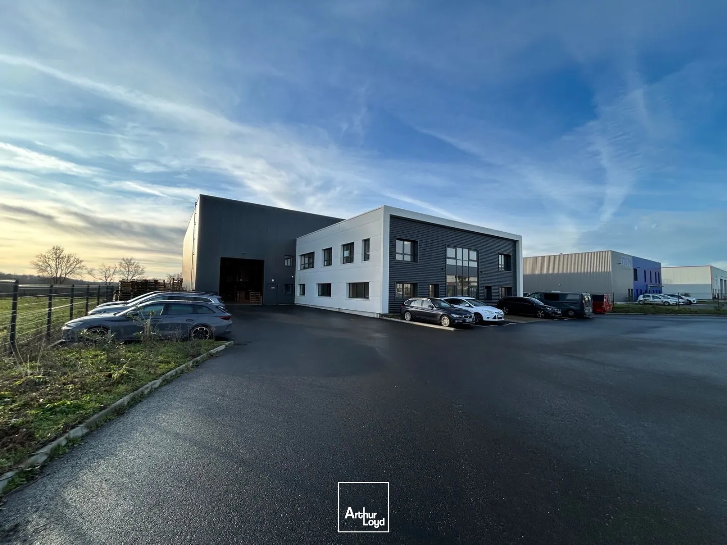 Locaux à vendre - 1553m2 - La Chevrolière (44118)