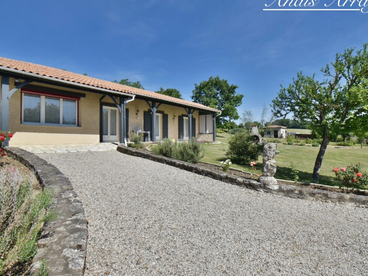 Maison à vendre - 3 pièces - 122m2 - Saint-Eutrope-De-... (47210)