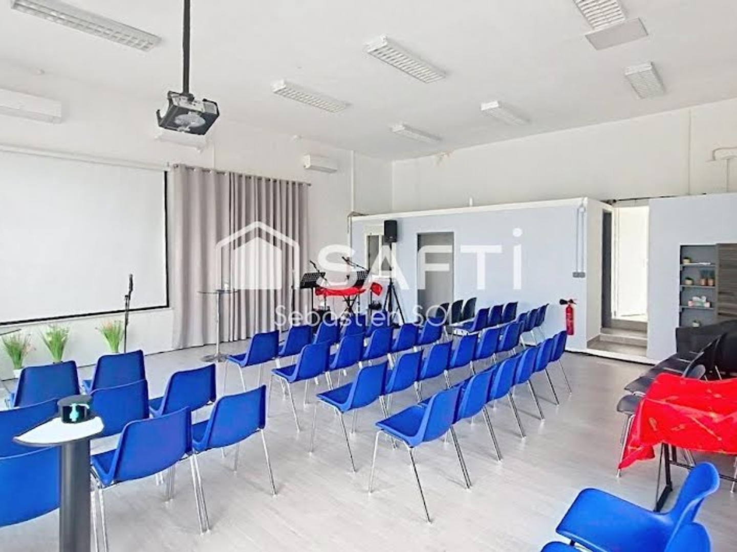 Magasin à vendre - 8 pièces - 400m2 - Caussade (82300)