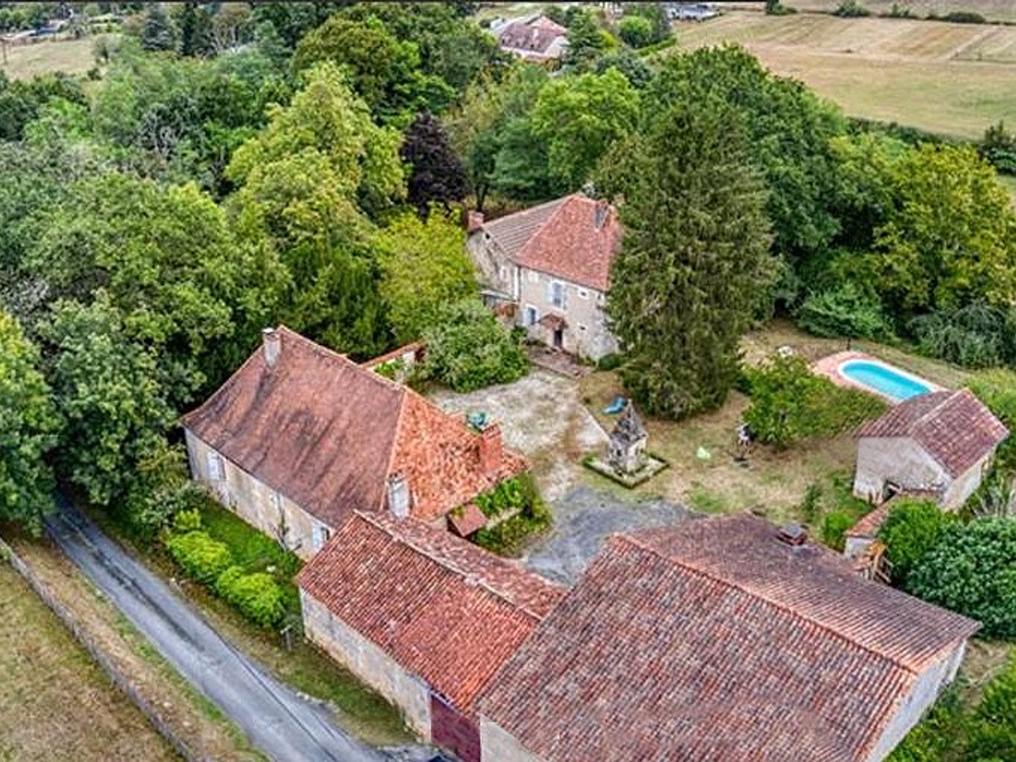 Propriété composée de 2 maisons, dépendances et piscine - Bourgnac 10 pièce(s) 314 m2 - Terrain 2.8ha dont 1ha de pré