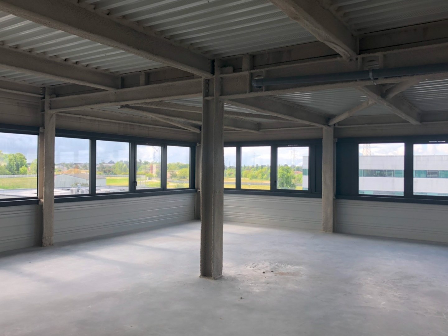Locaux à vendre - 555m2 - Artigues-Près-Bor... (33370)