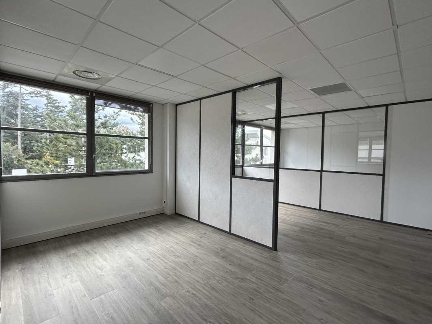 Autre à louer - 182m2 - Saint Genis Laval (69230)