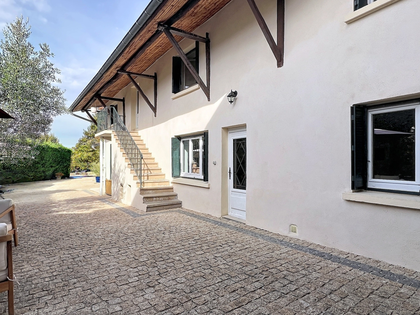 Maison à vendre - 6 pièces - 210m2 - Quincieux (69650)