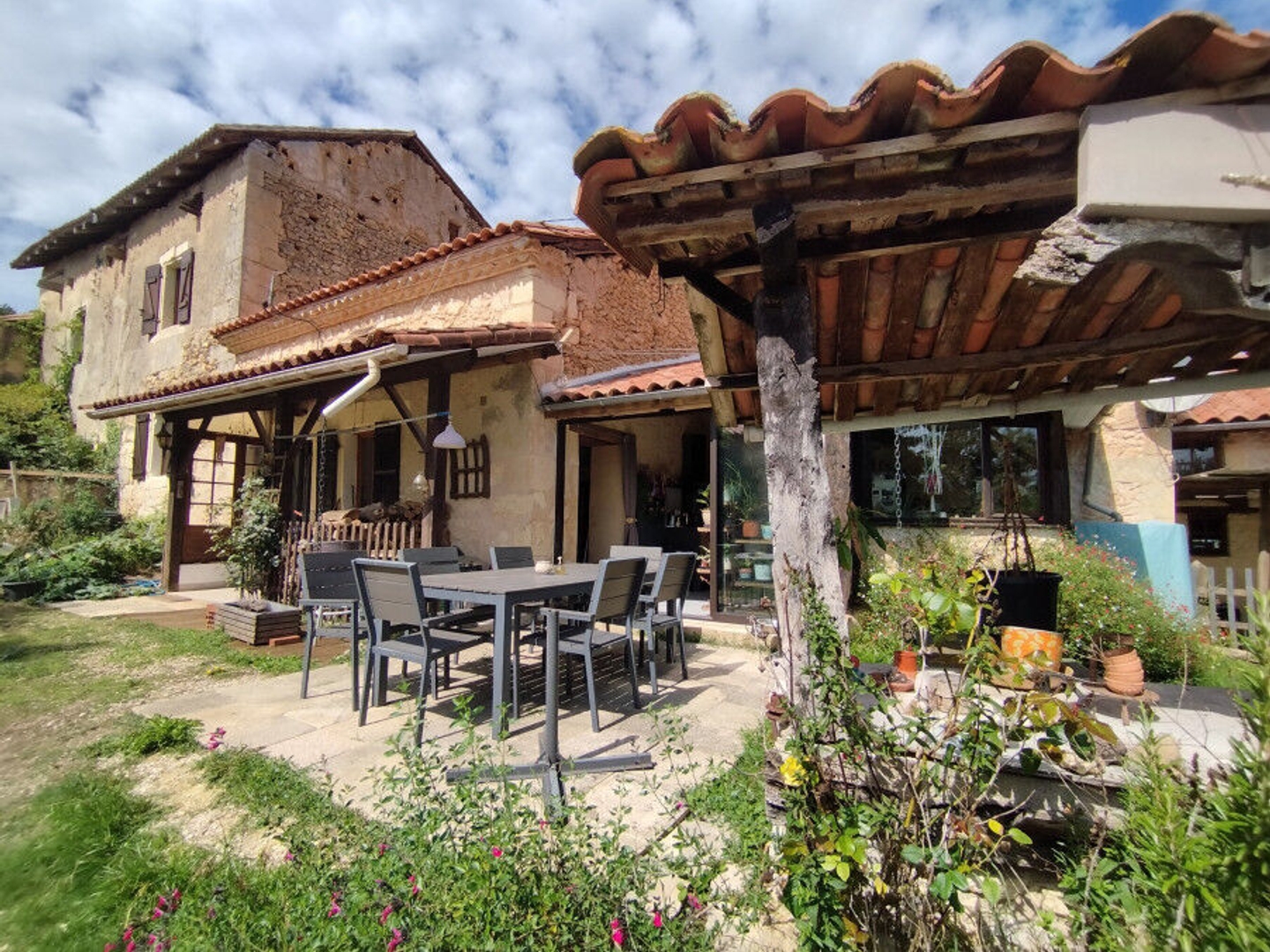Maison à vendre - 8 pièces - 230m2 - Beauronne (24400)