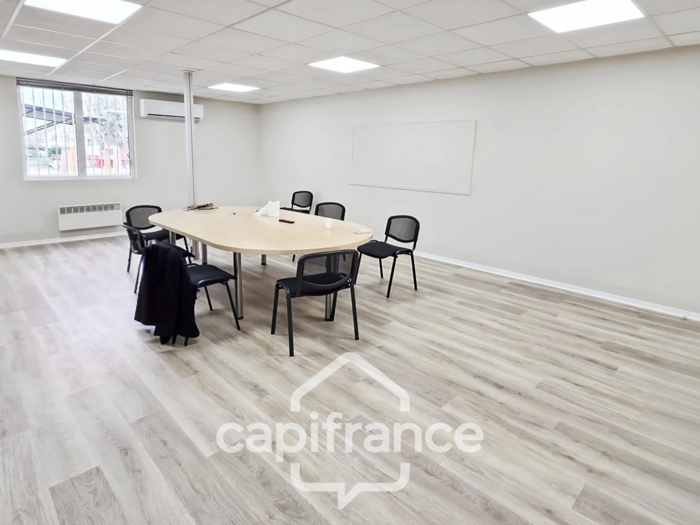 Commerce 1 pièce 82 m²
