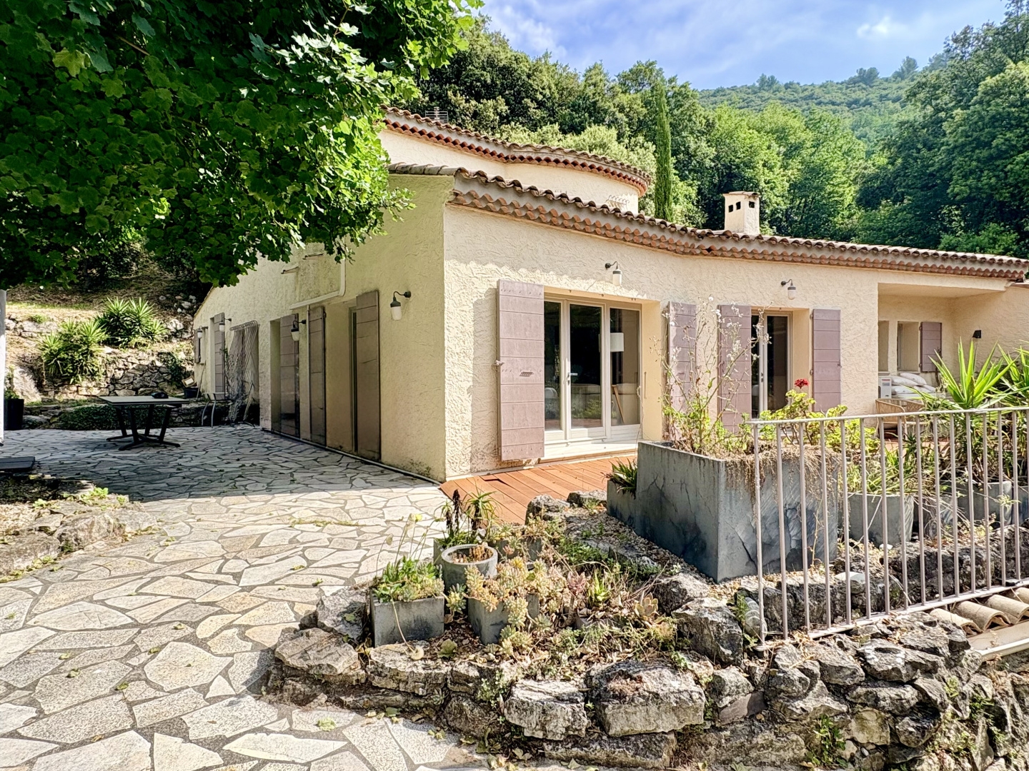 Maison à vendre - 5 pièces - 190m2 - Tourrettes-Sur-Loup (06140)