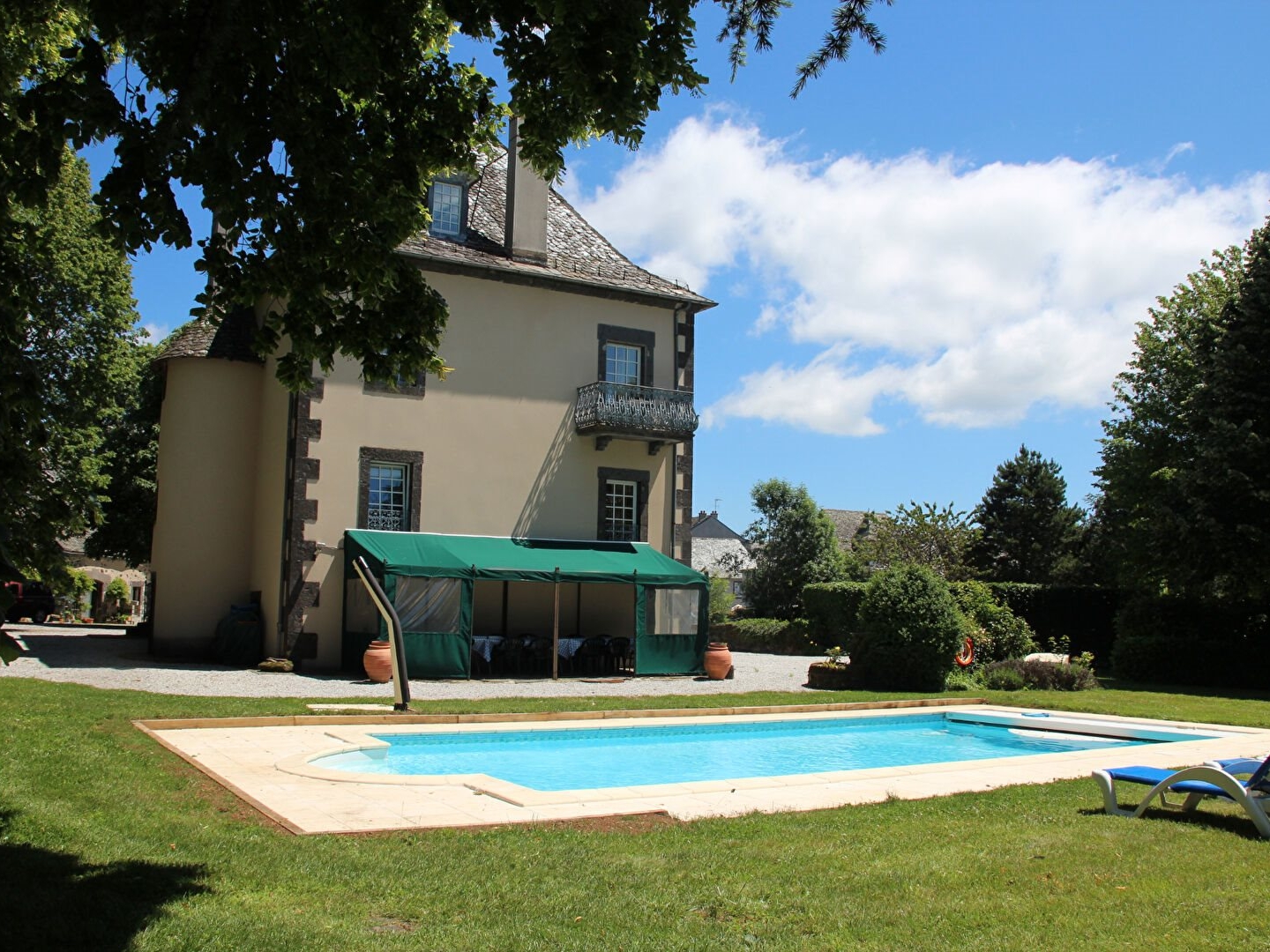 Appartement à vendre - 14 pièces - 423m2 - Lacroix-Barrez (12600)