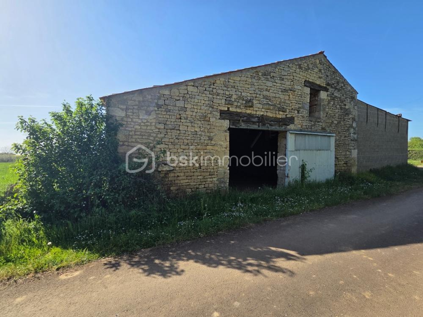 Grange 230m2 avec terrain 1160m2