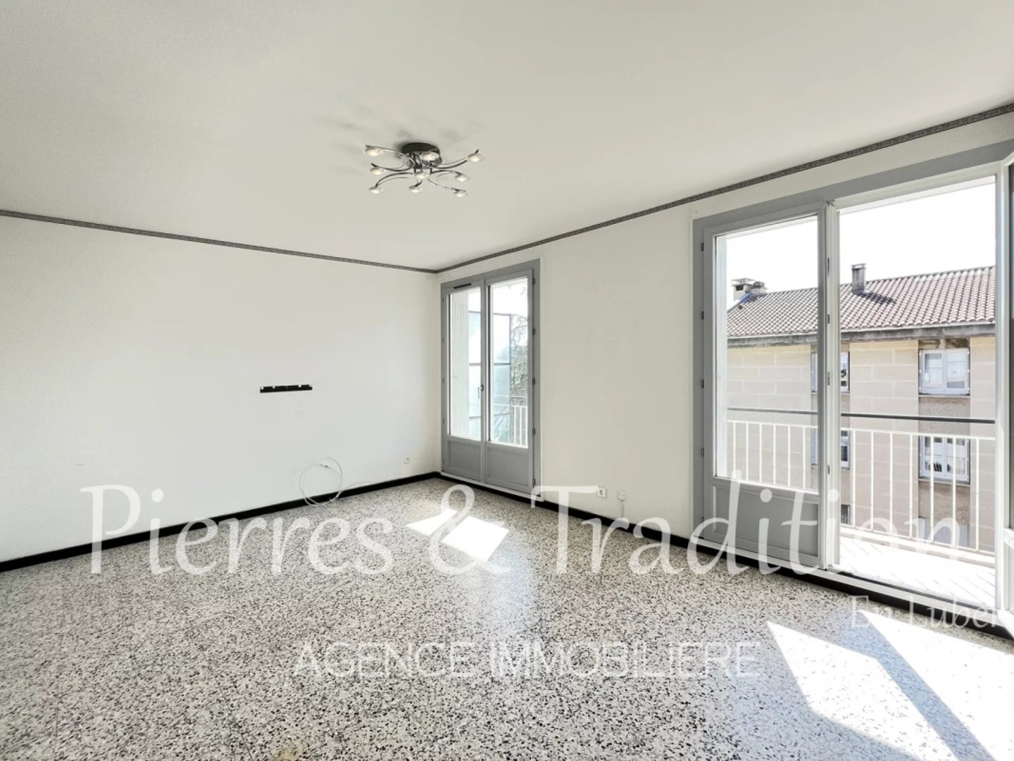 Proche centre ville, appartement lumineux de 77 m² à Apt avec balcon