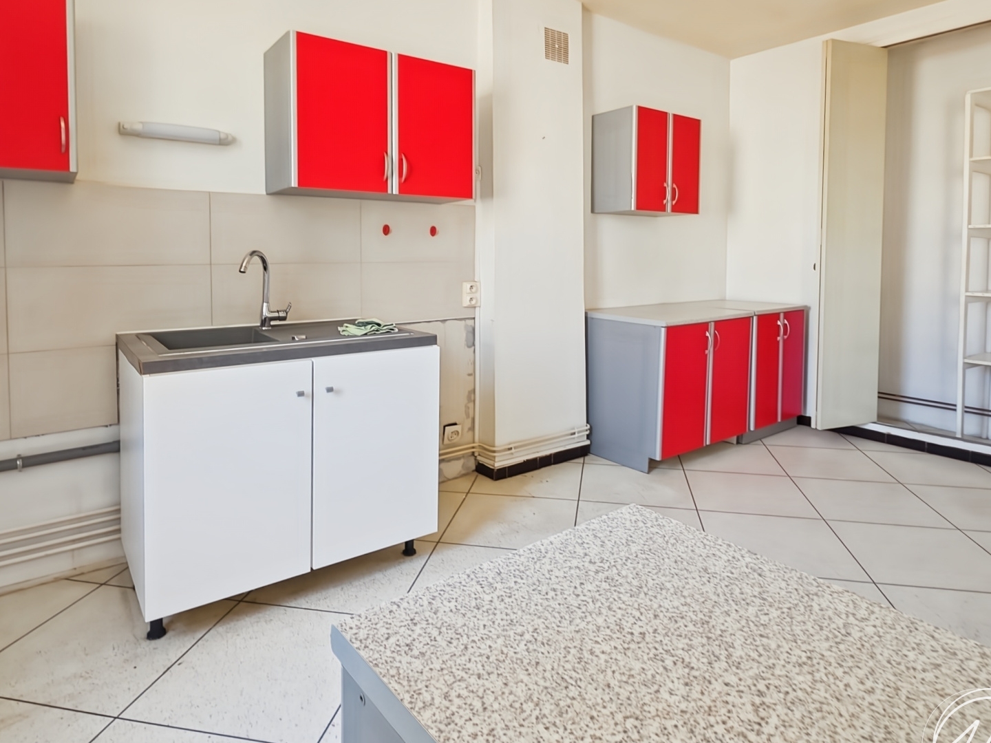 Appartement à vendre - 4 pièces - 109m2 - Beaucaire (30300)