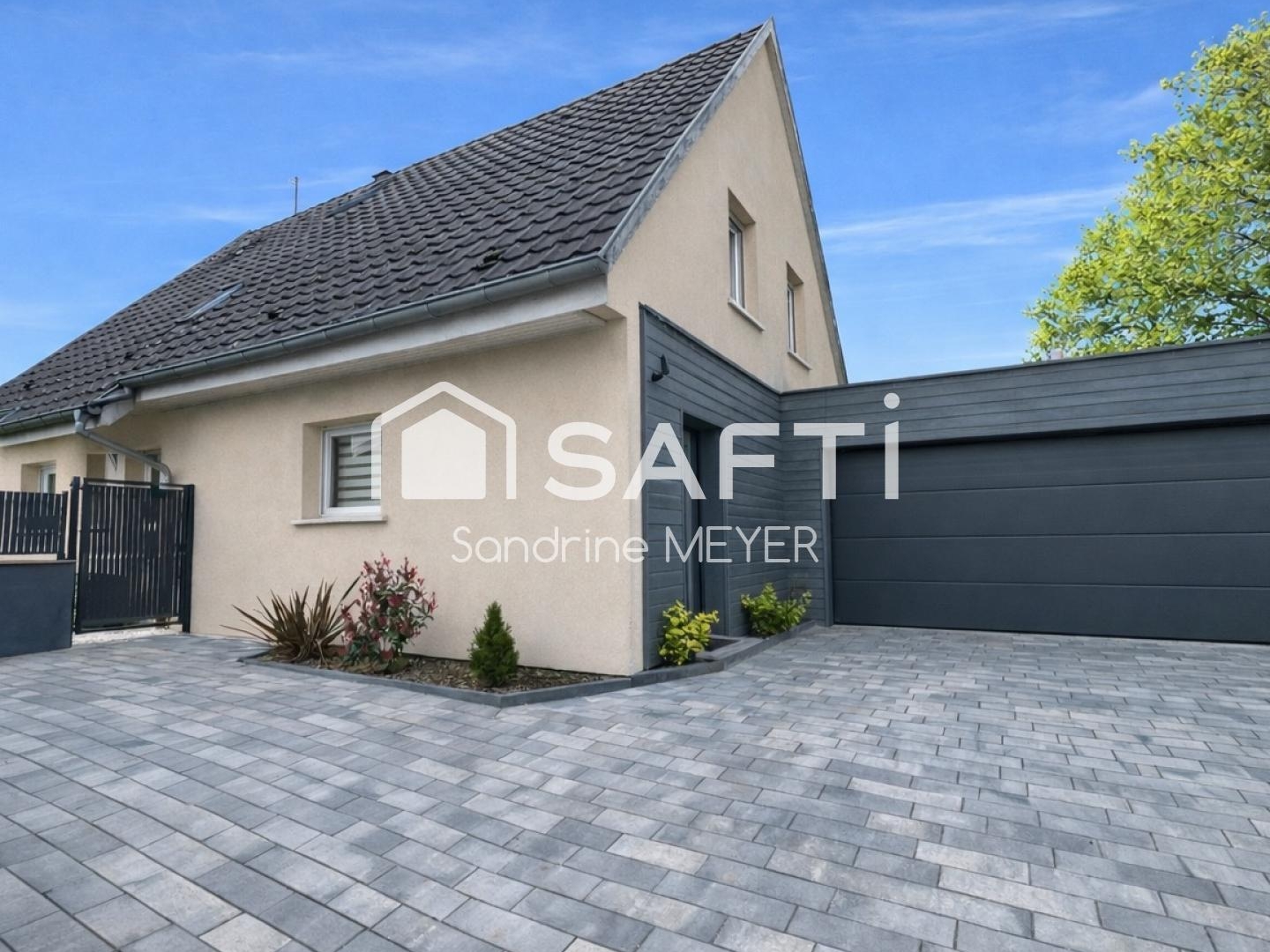 Magnifique maison avec piscine, garage double