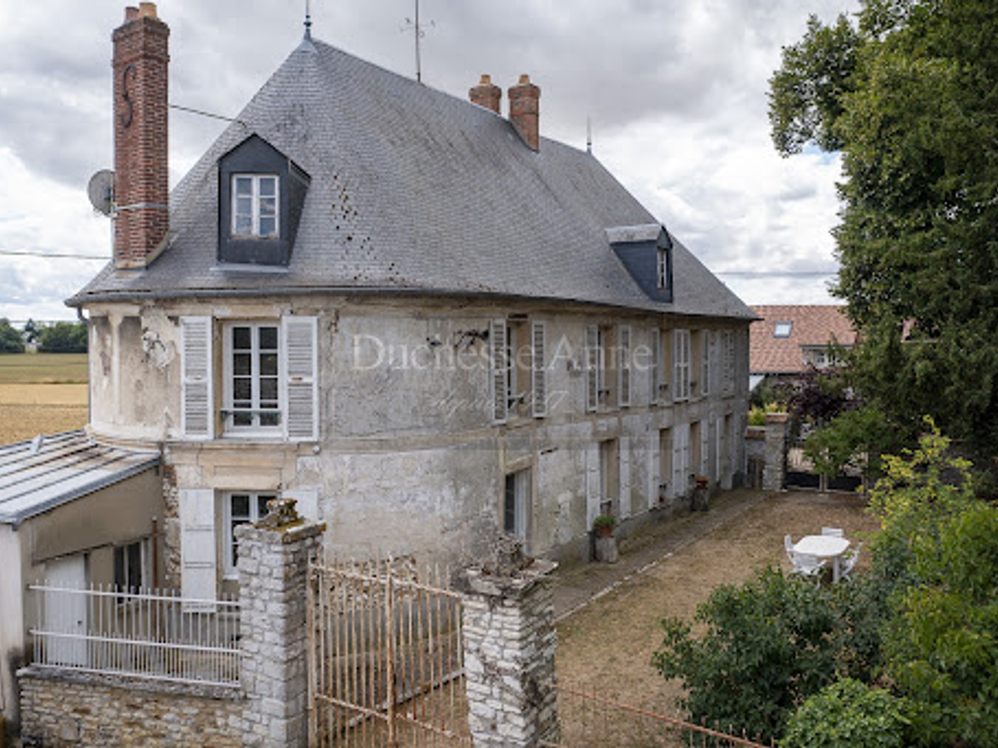 Maison à vendre - 6 pièces - 220m2 - Bréval (78980)