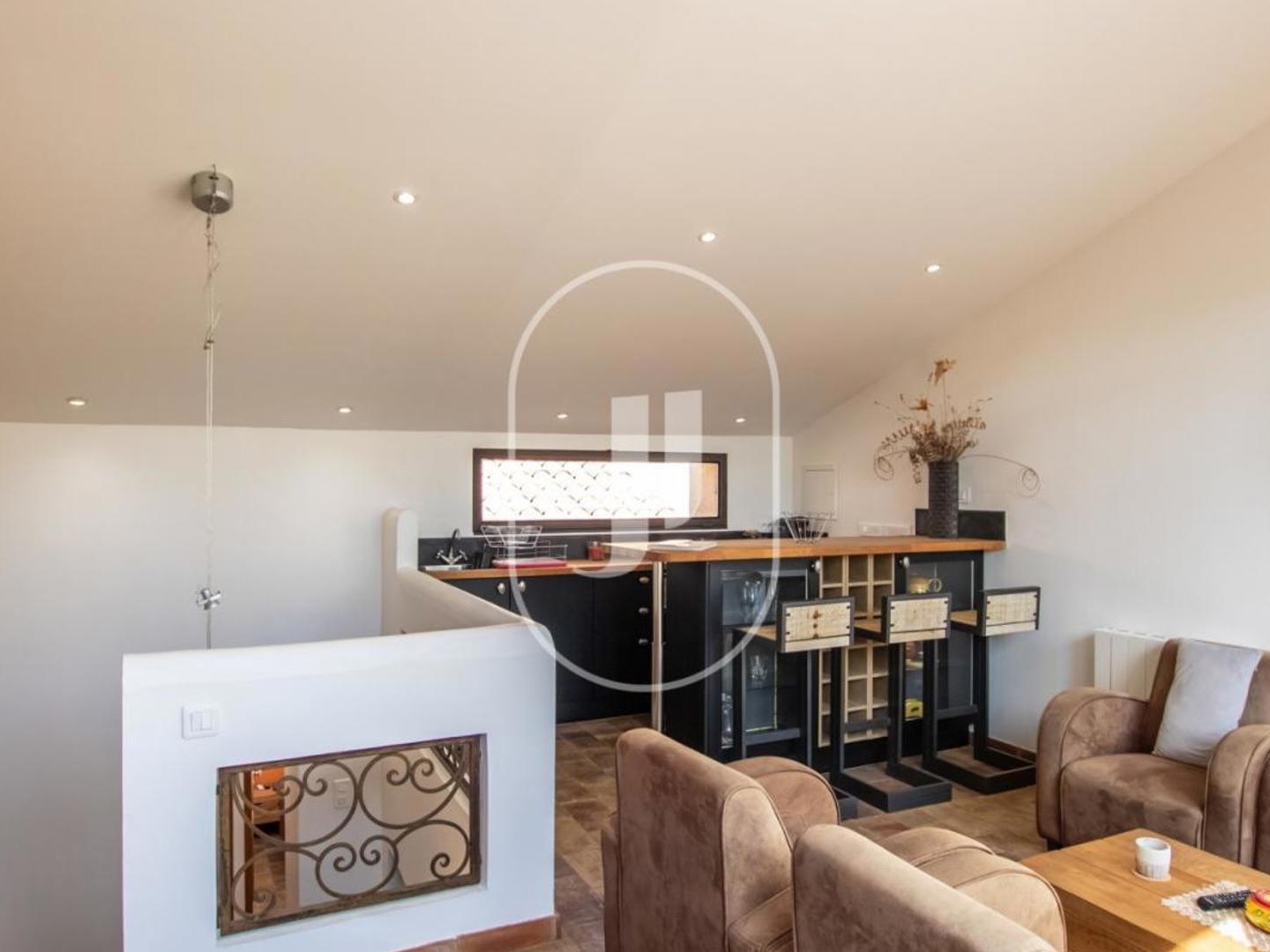 Maison à vendre - 6 pièces - 105m2 - Châteauneuf-Du-Pape (84230)