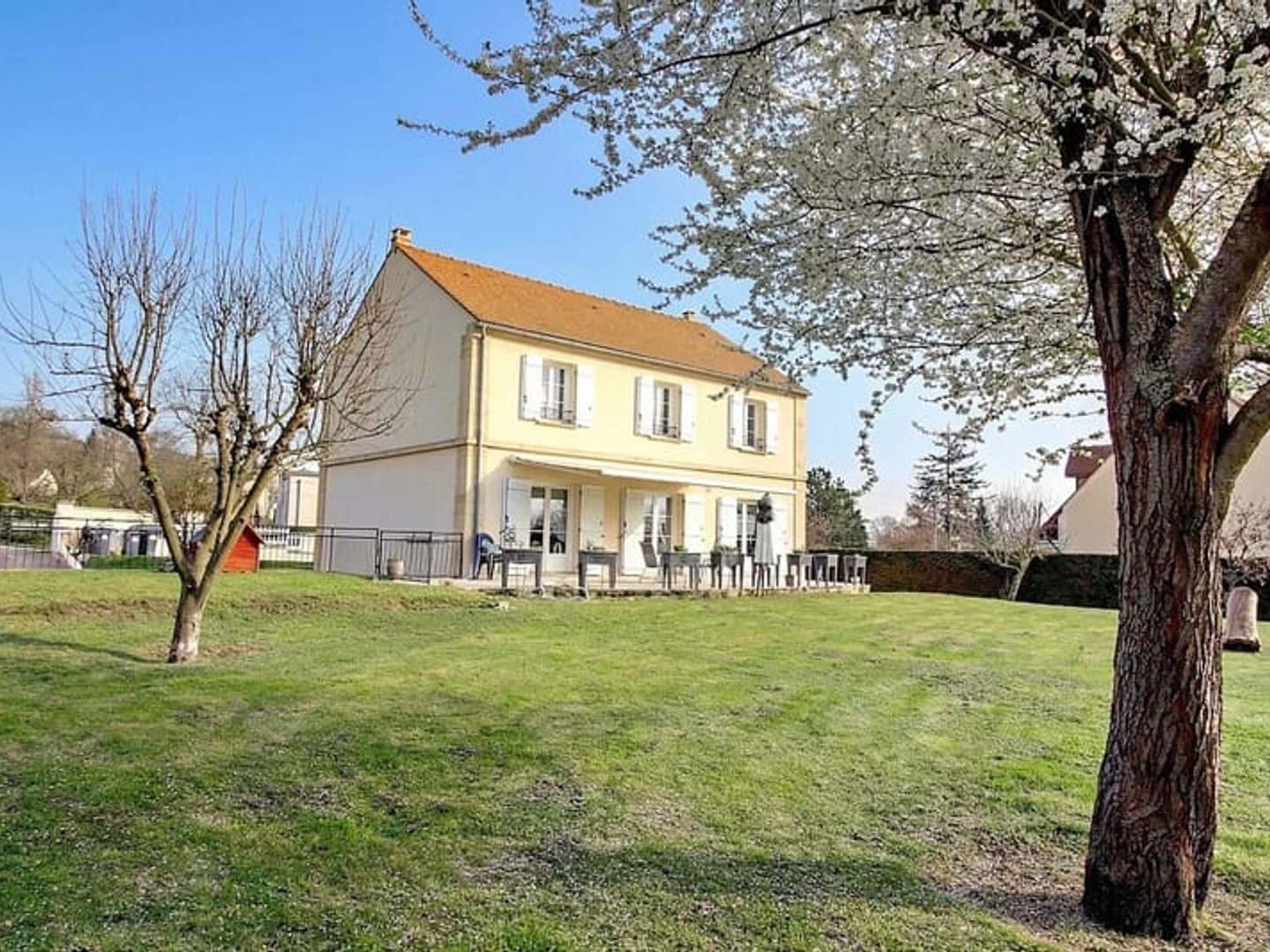 Maison à vendre - 7 pièces - 165m2 - Vaux-Sur-Seine (78740)