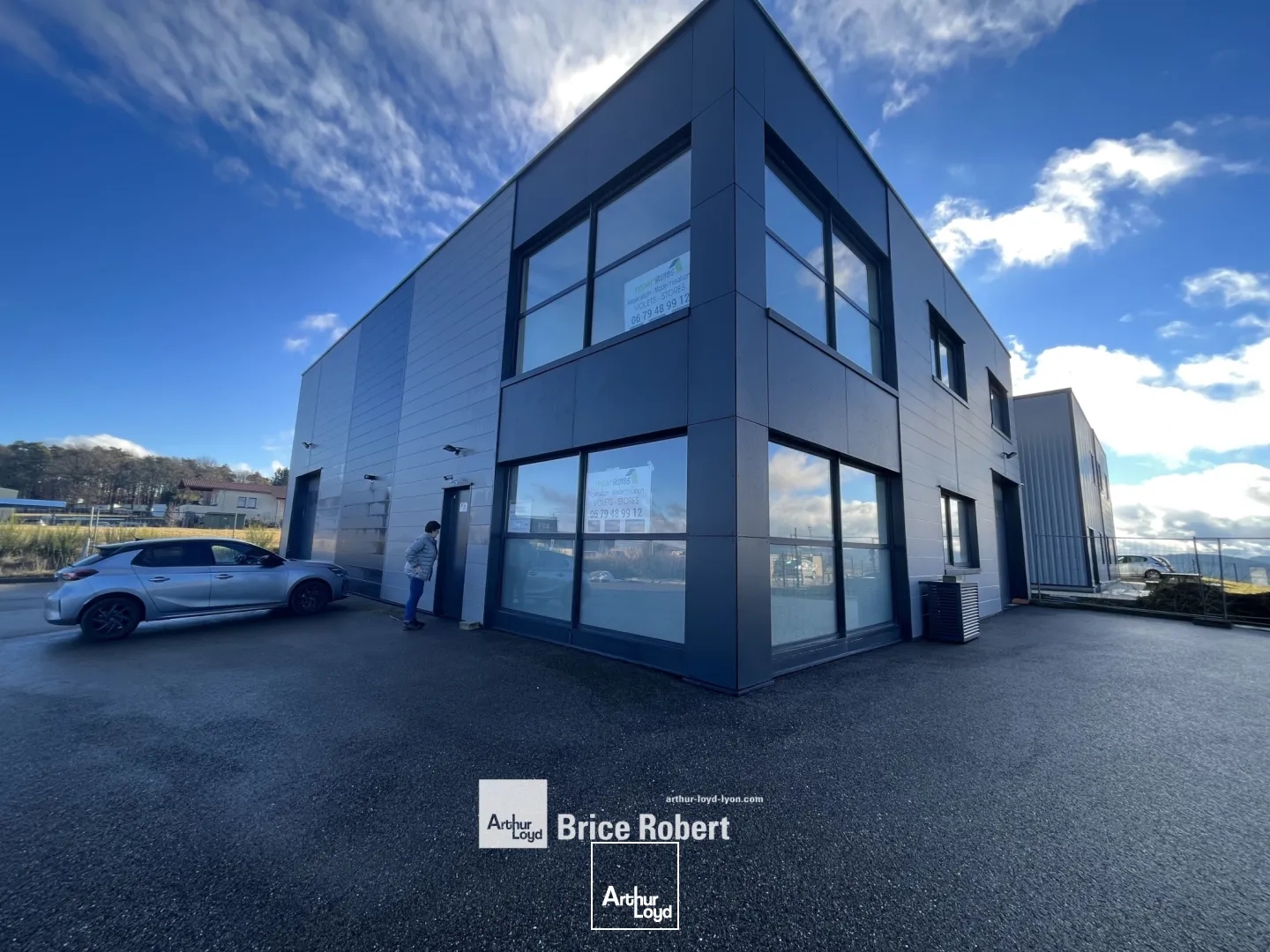 Bâtiment d'activité avec bureaux lumineux climatisés à vendre à Saint-Martin-en-Haut