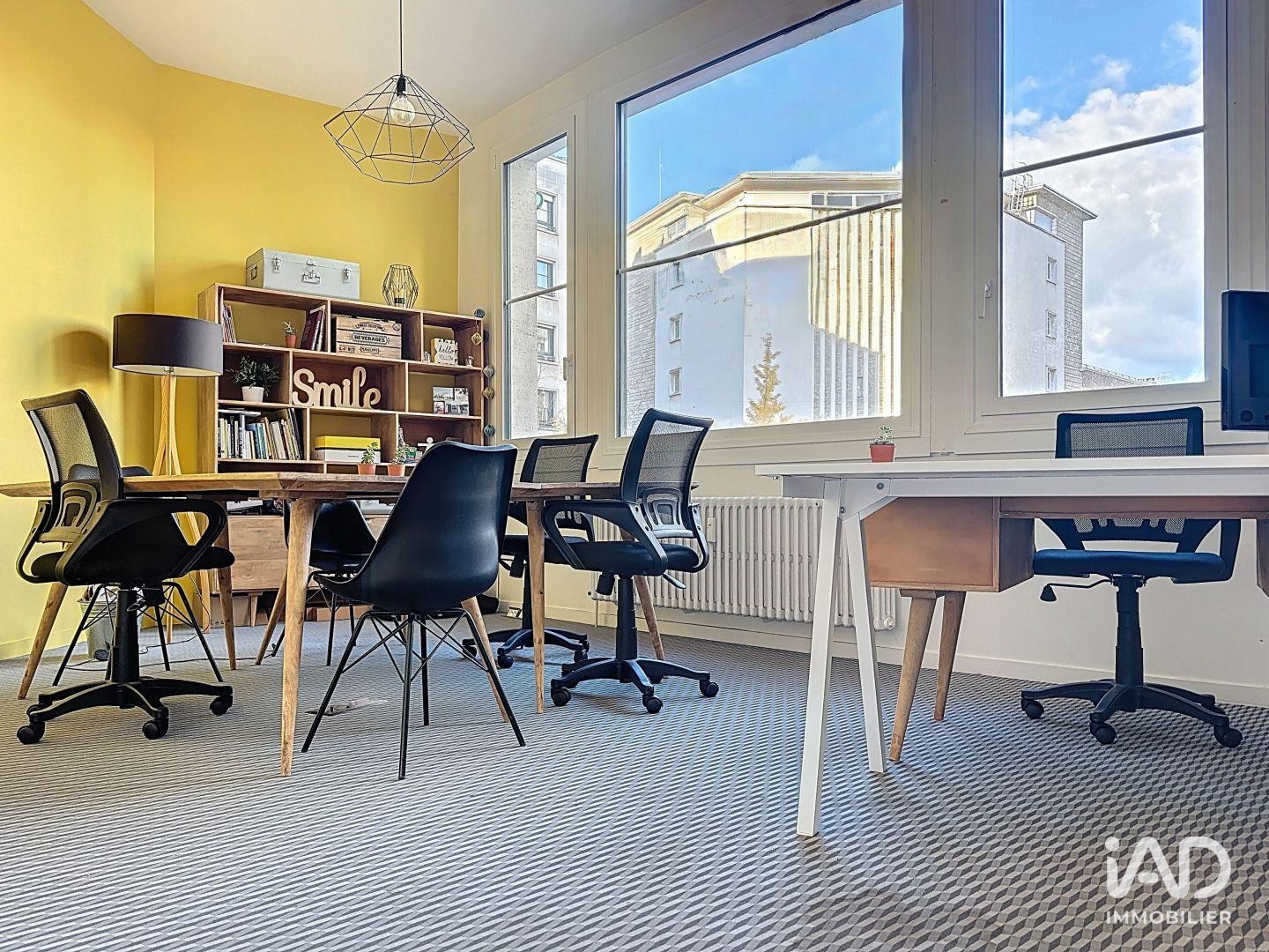 Bureau 56 m²