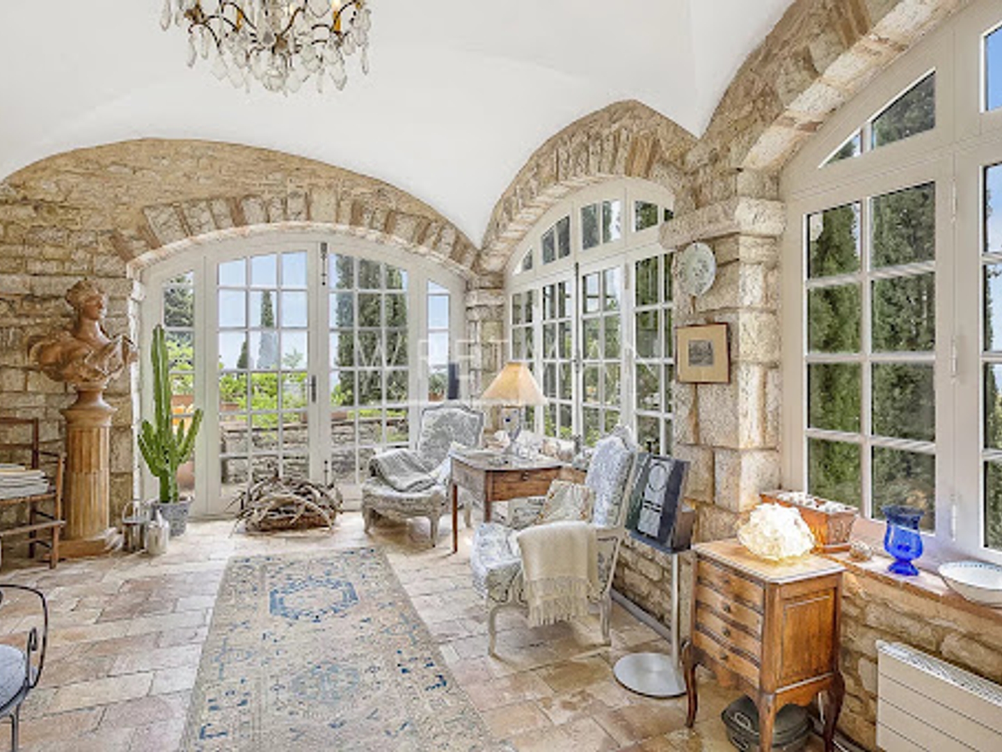 Maison à vendre - 11 pièces - 500m2 - Tourrettes-Sur-Loup (06140)
