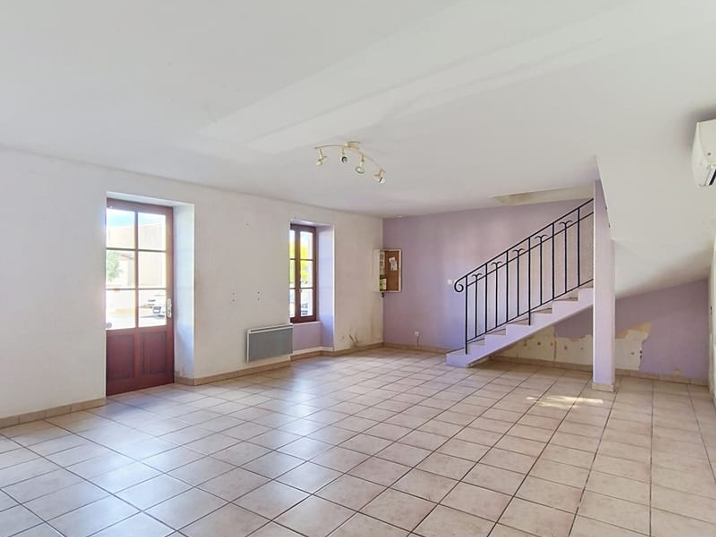 Maison à vendre - 4 pièces - 151m2 - Nuaillé-D'aunis (17540)