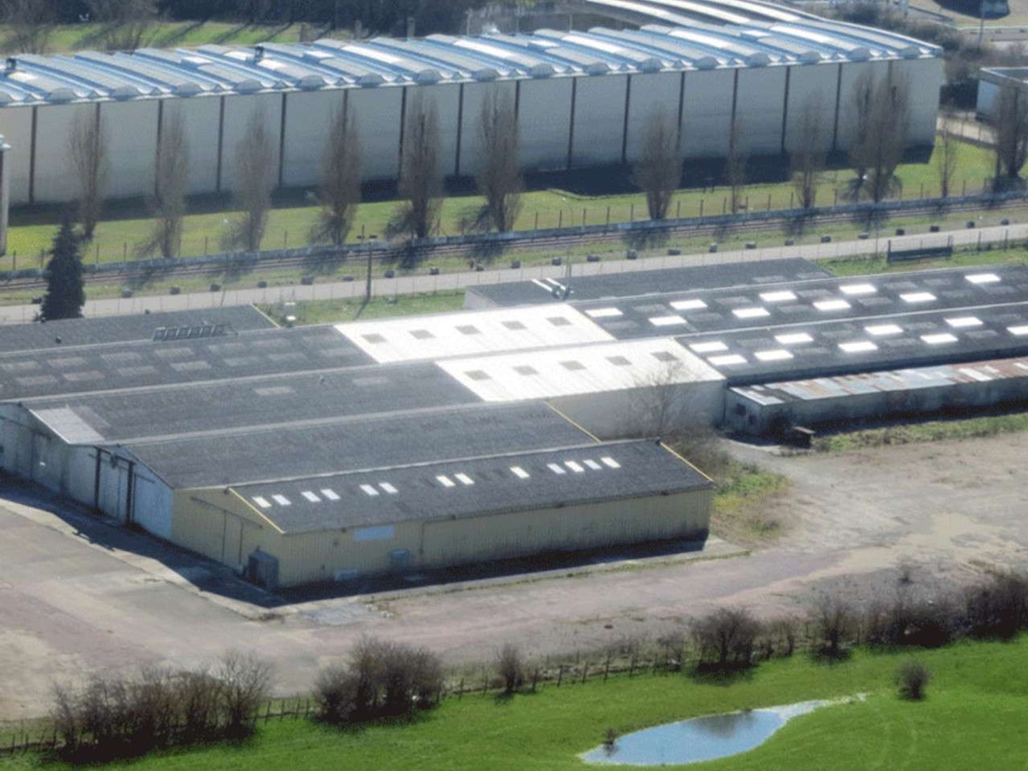 Entrepôt jusqu'à 5600m² à vendre poche d'Auxerre