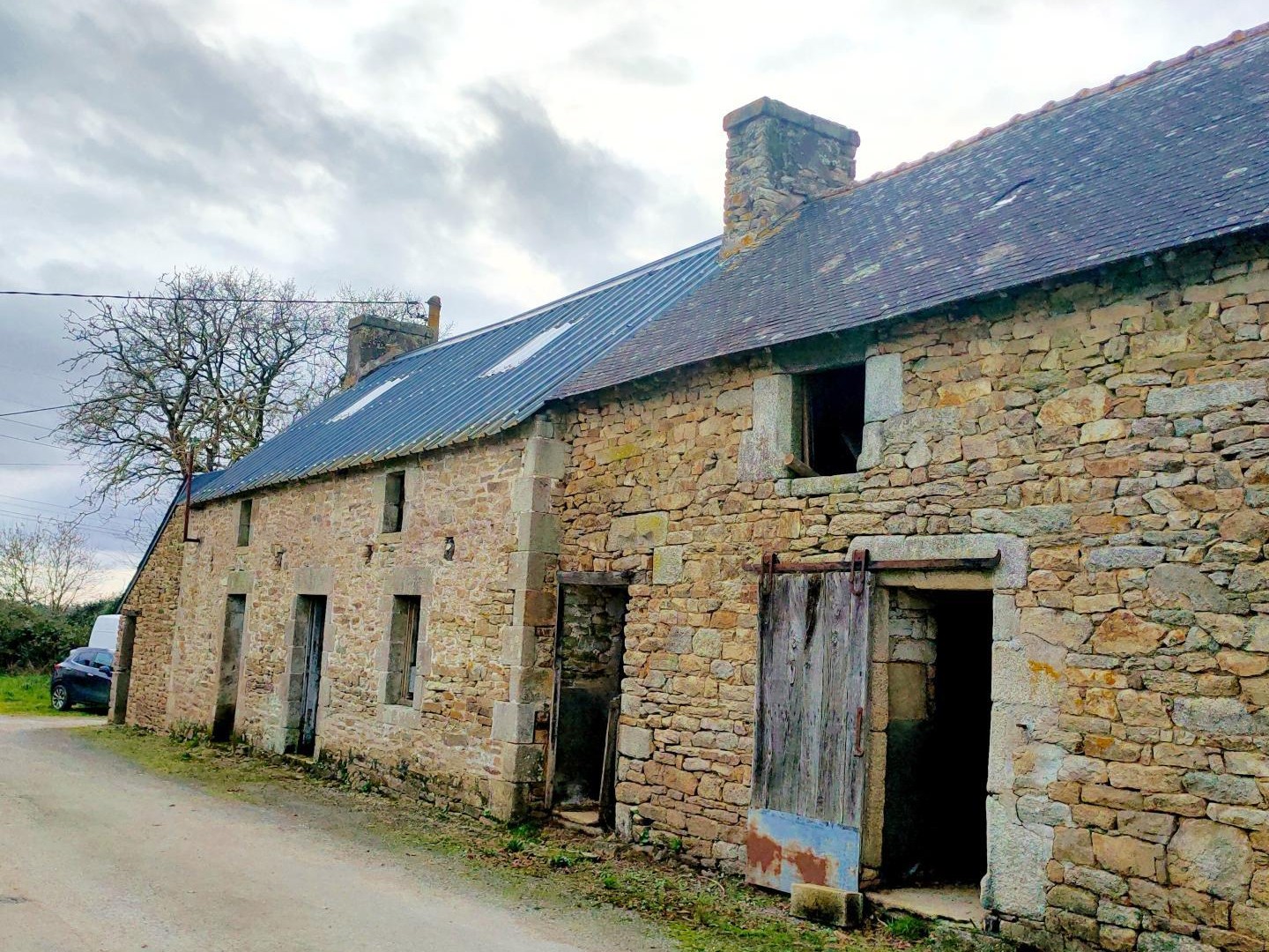 Hangar + Longère + Mobil-home situés au calme