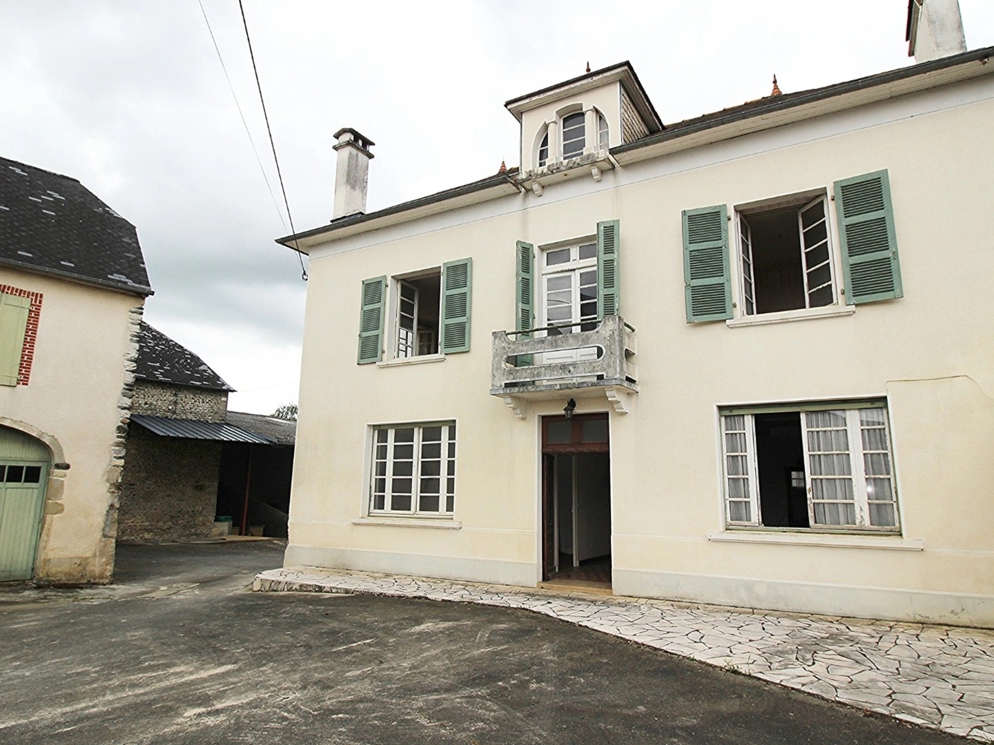 Maison à vendre 10 pièces BORDES (64)