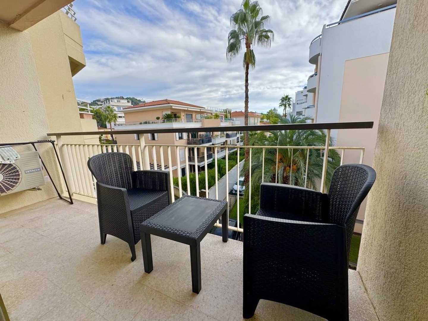 Cannes Vente vaste studio au pied des plages