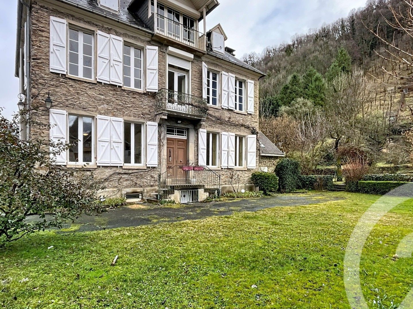 Maison 7 pièces 275 m²