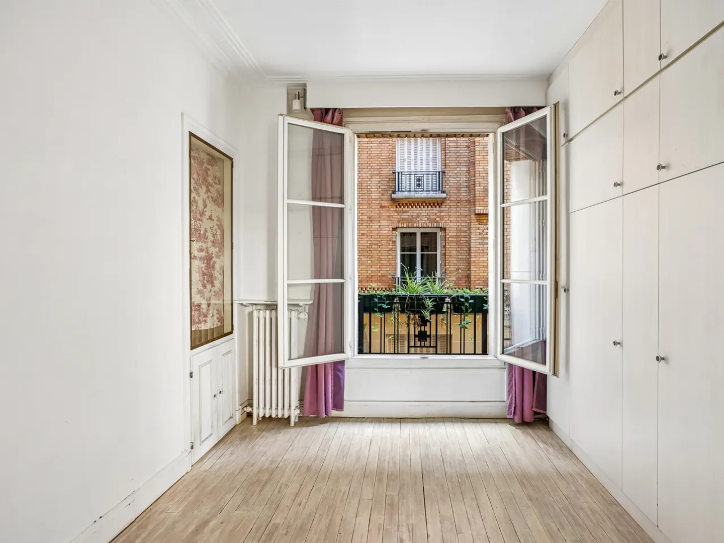 Deux pièces - à rafraichir - au Coeur des Batignolles