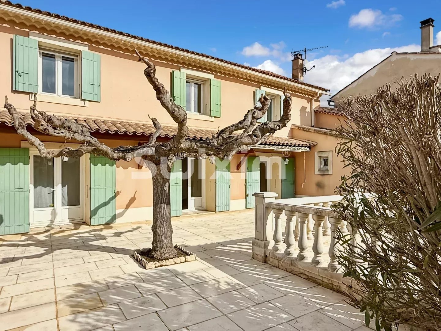 Maison 3 chambres avec piscine et double garage