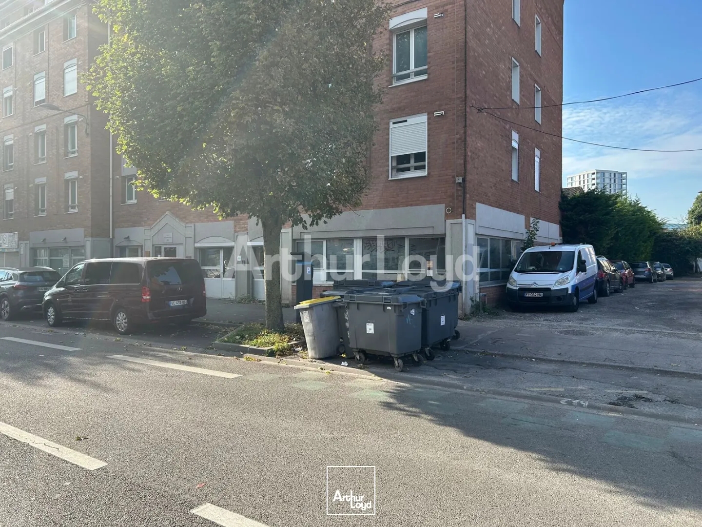 Bureaux à vendre - RDC ERP avec visibilité, parkings et accès métro immédiat