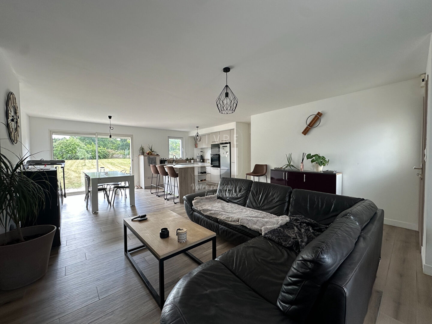 MAISON D'HABITATION DE 85m² sur 1178m² de jardin