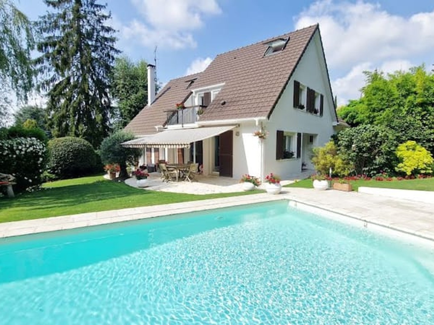 Villa 10 pièces 210 m²