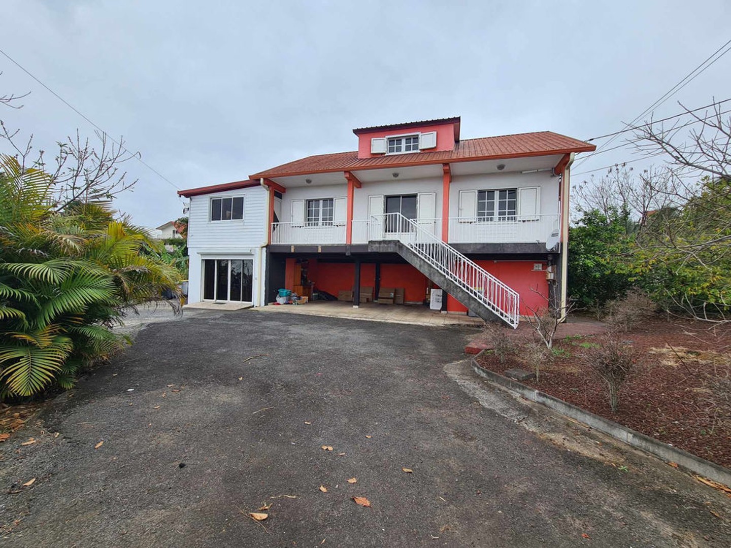 TAMPON 97430 - MAISON FAMILIALE + DÉPENDANCE - BEAUX VOLUMES - QUARTIER AGRÉABLE